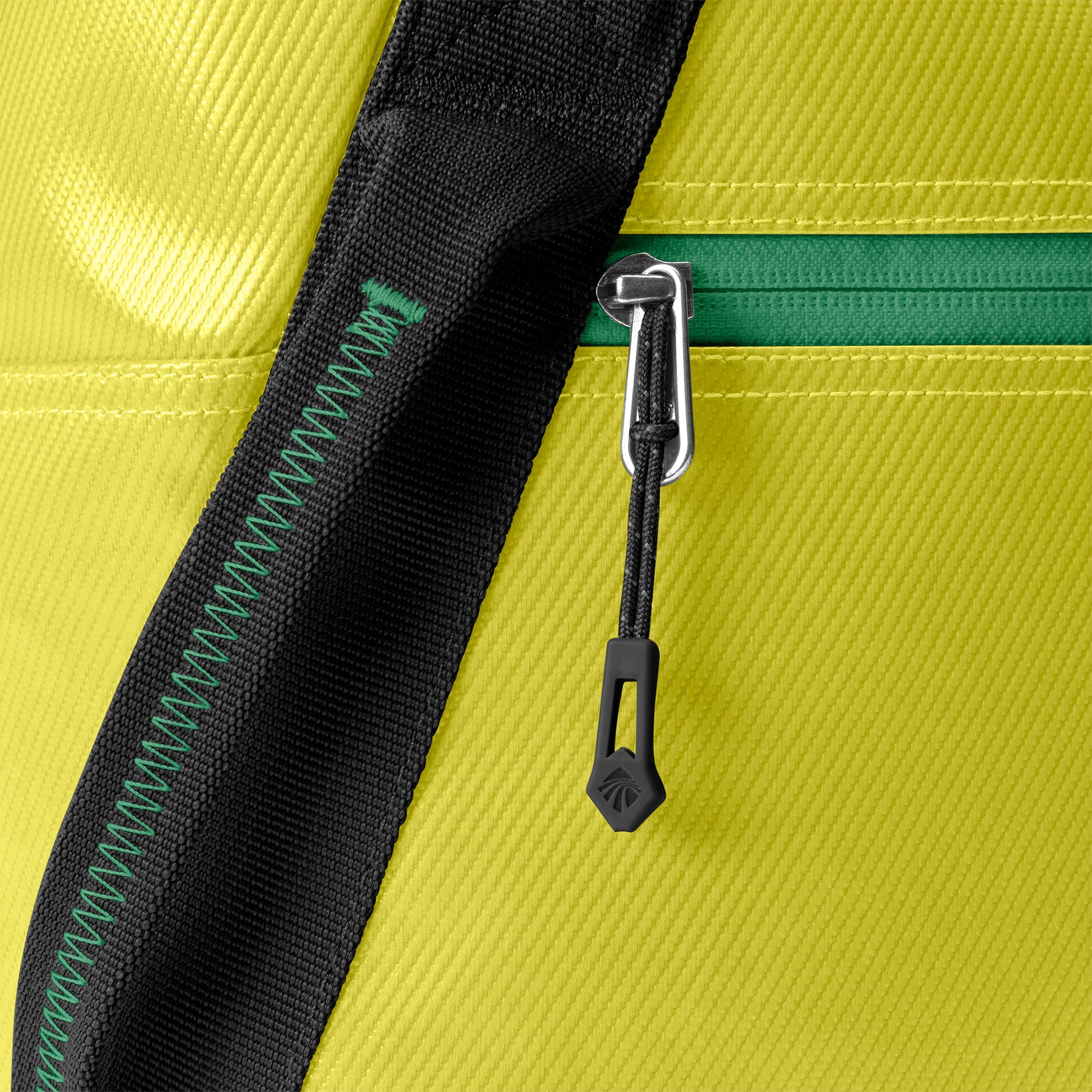 eagle-creek-migrate-tote-bag-water-resistant-recycled-travel-tote-with-backpack- image 4