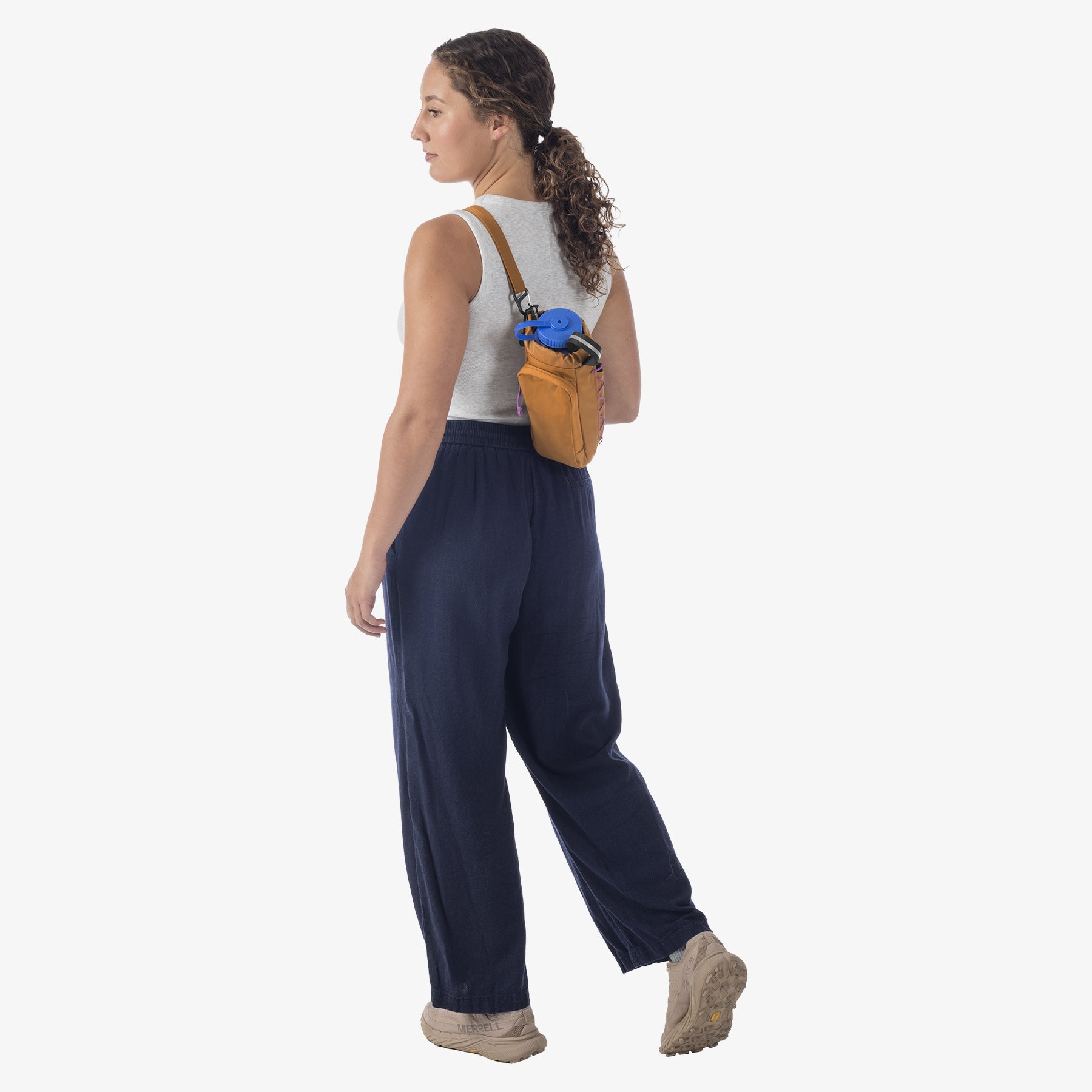 eagle-creek-ranger-water-bottle-sling-hands-free-hydration-for-32-oz-bottles image 7