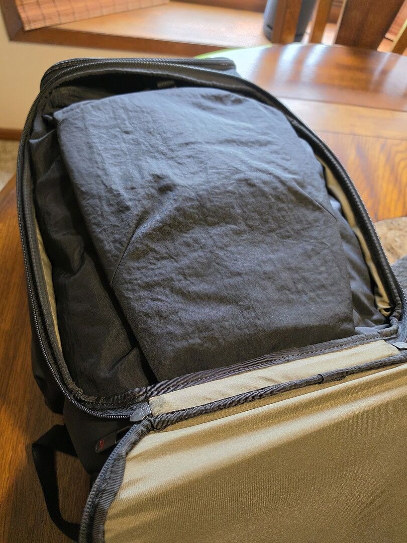 Great bag, but zipper a bit stiff