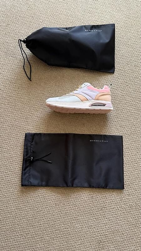 Keeps shoes separate