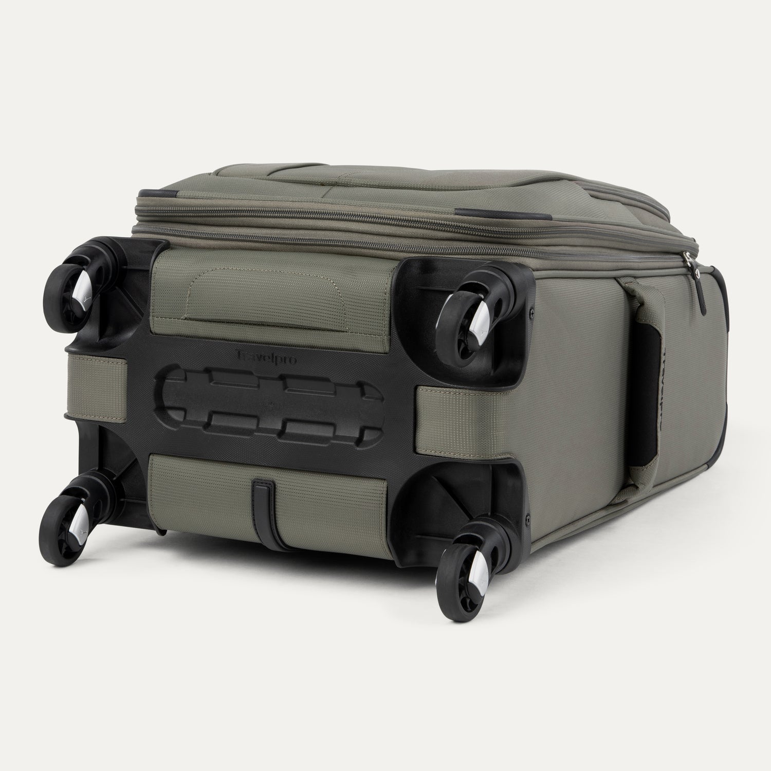 travelpro-maxlite-5-carry-on-medium-large-set image 5