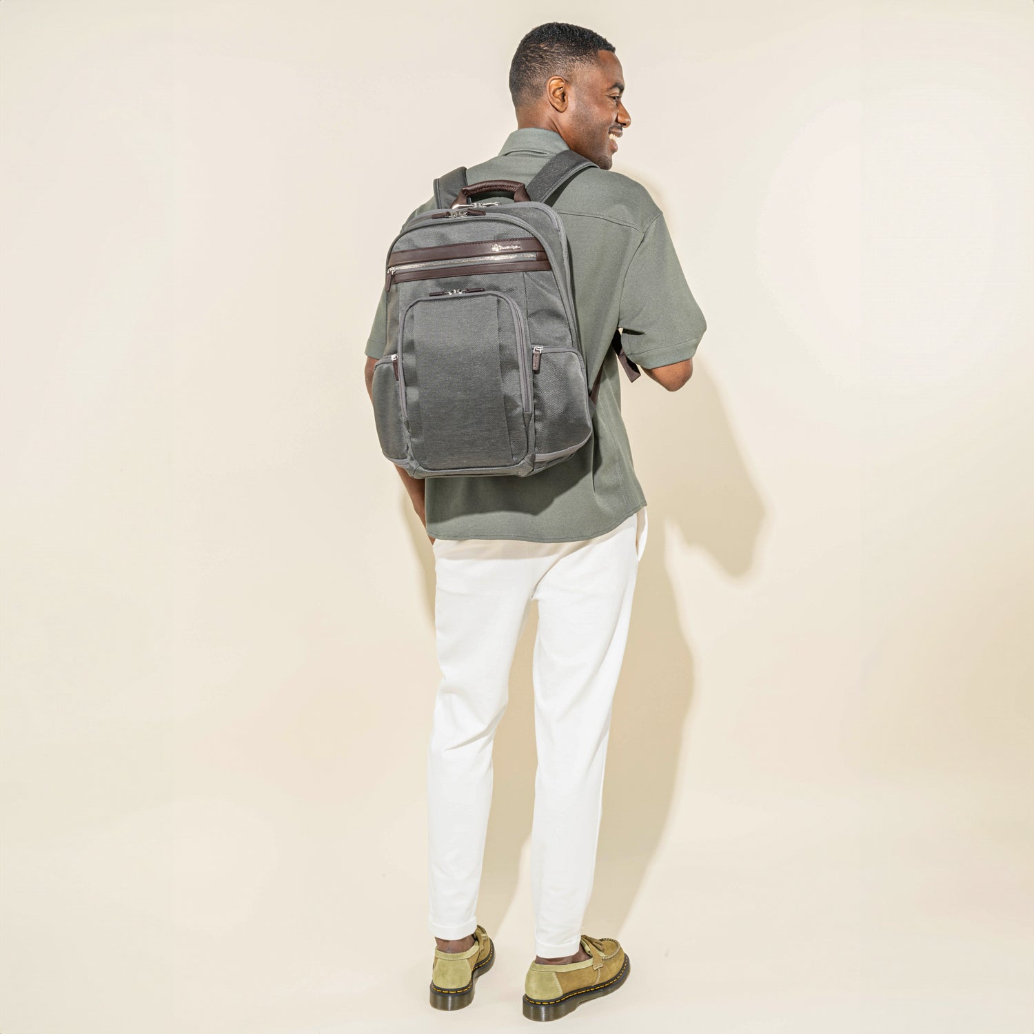travelpro-platinum-elite-business-laptop-backpack-27l image 4
