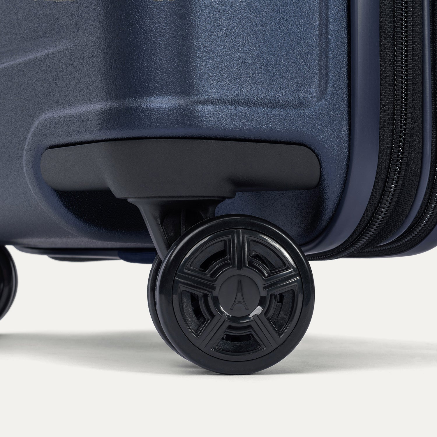 travelpro-platinum-elite-compact-carry-on-hardside-spinner-expandable-with-usb-p image 8
