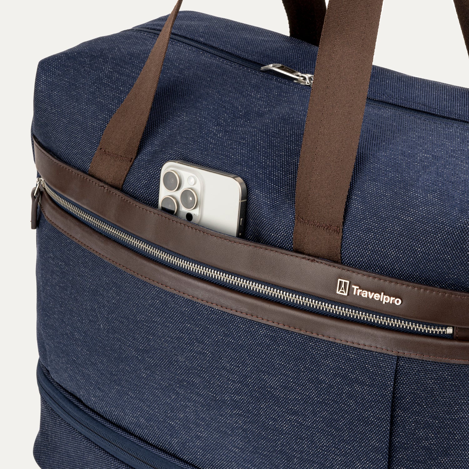 travelpro-platinum-elite-drop-bottom-weekender-black-blue image 7