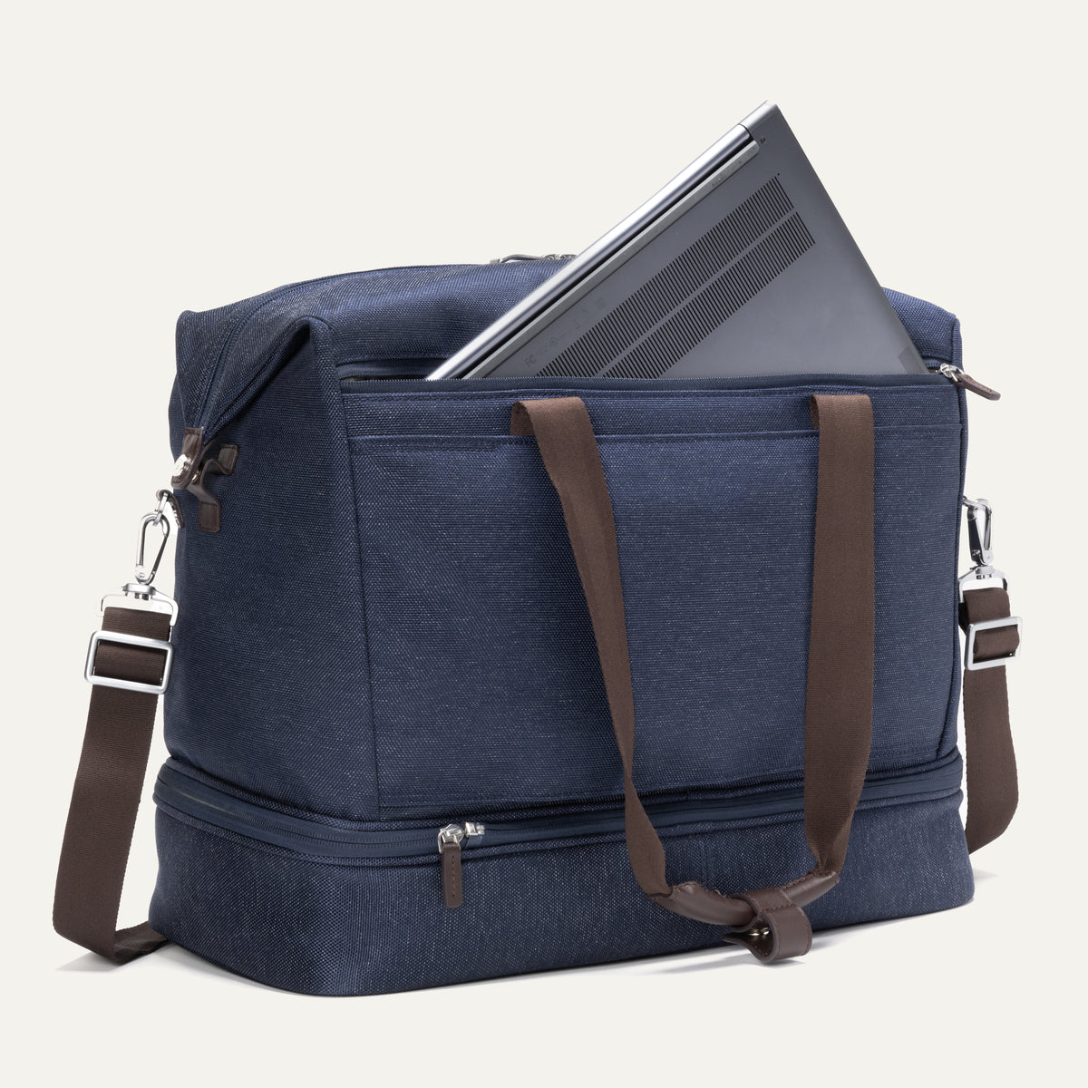 travelpro-platinum-elite-drop-bottom-weekender-black-blue image 3
