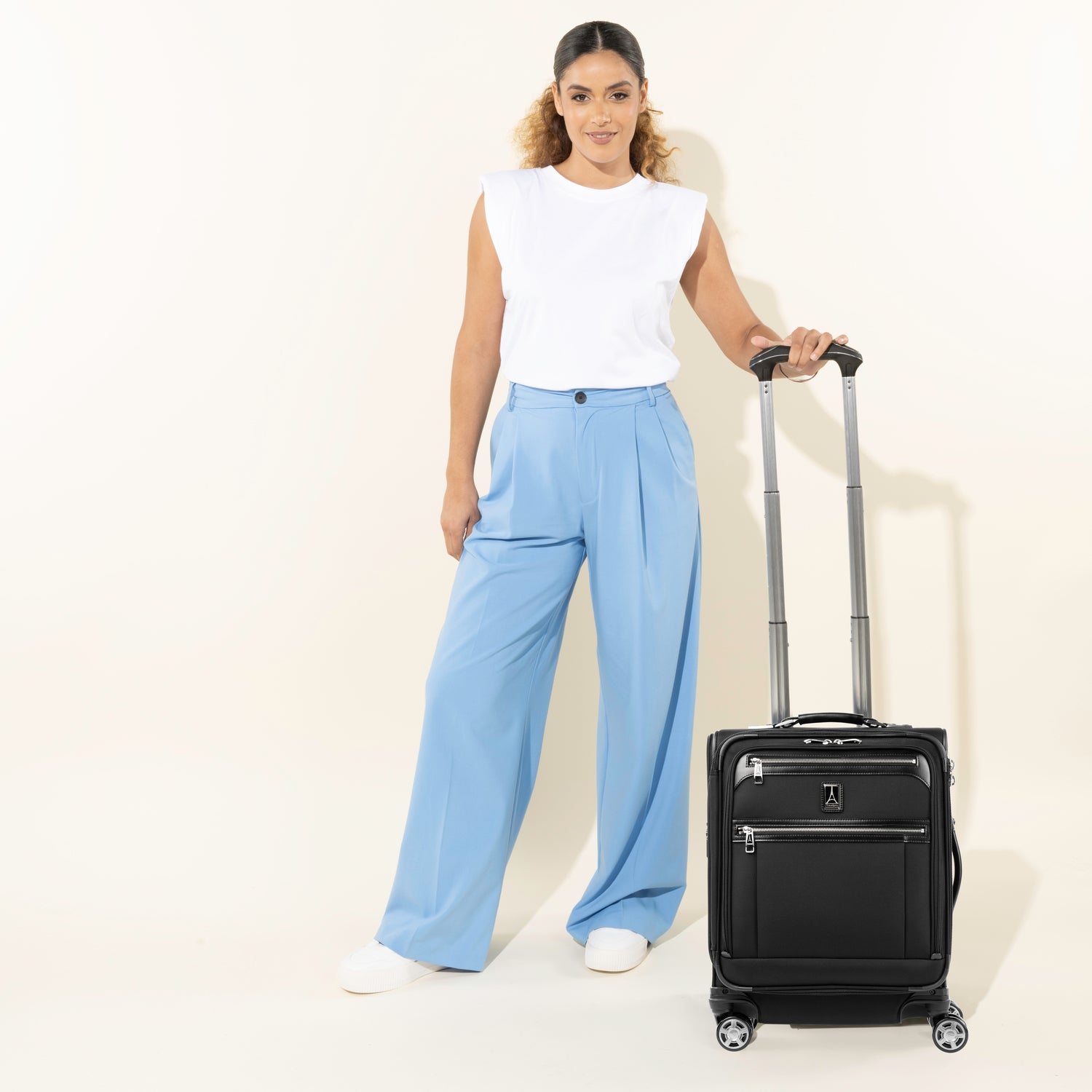 travelpro-platinum-elite-international-carry-on-spinner-expandable-with-usb-port image 4