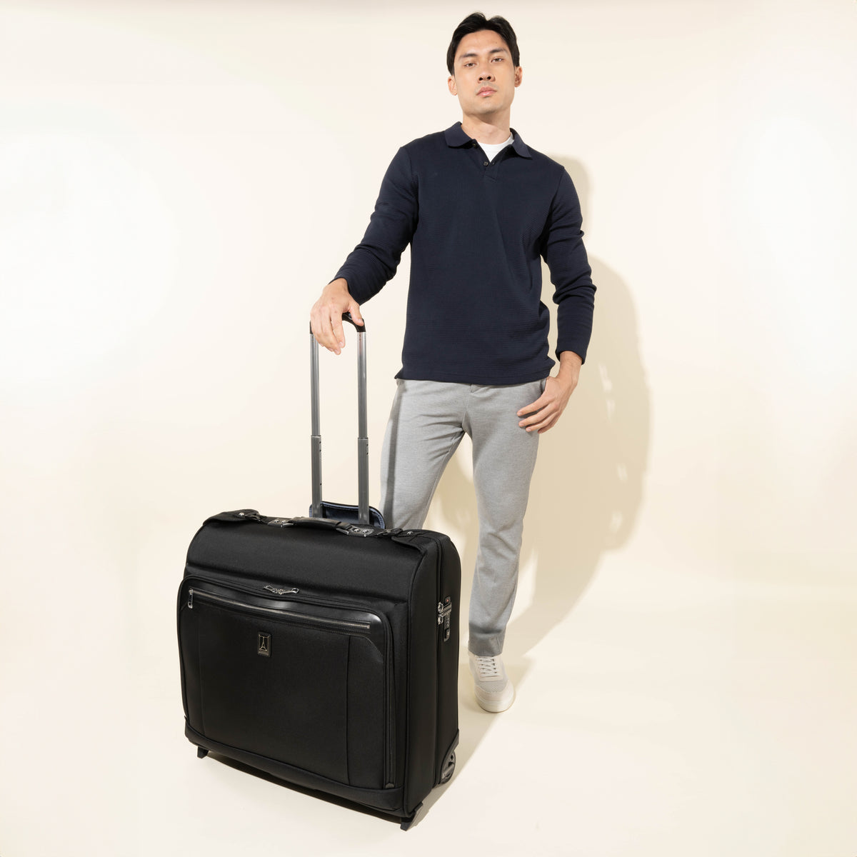 travelpro-platinum-elite-rolling-garment-bag image 4