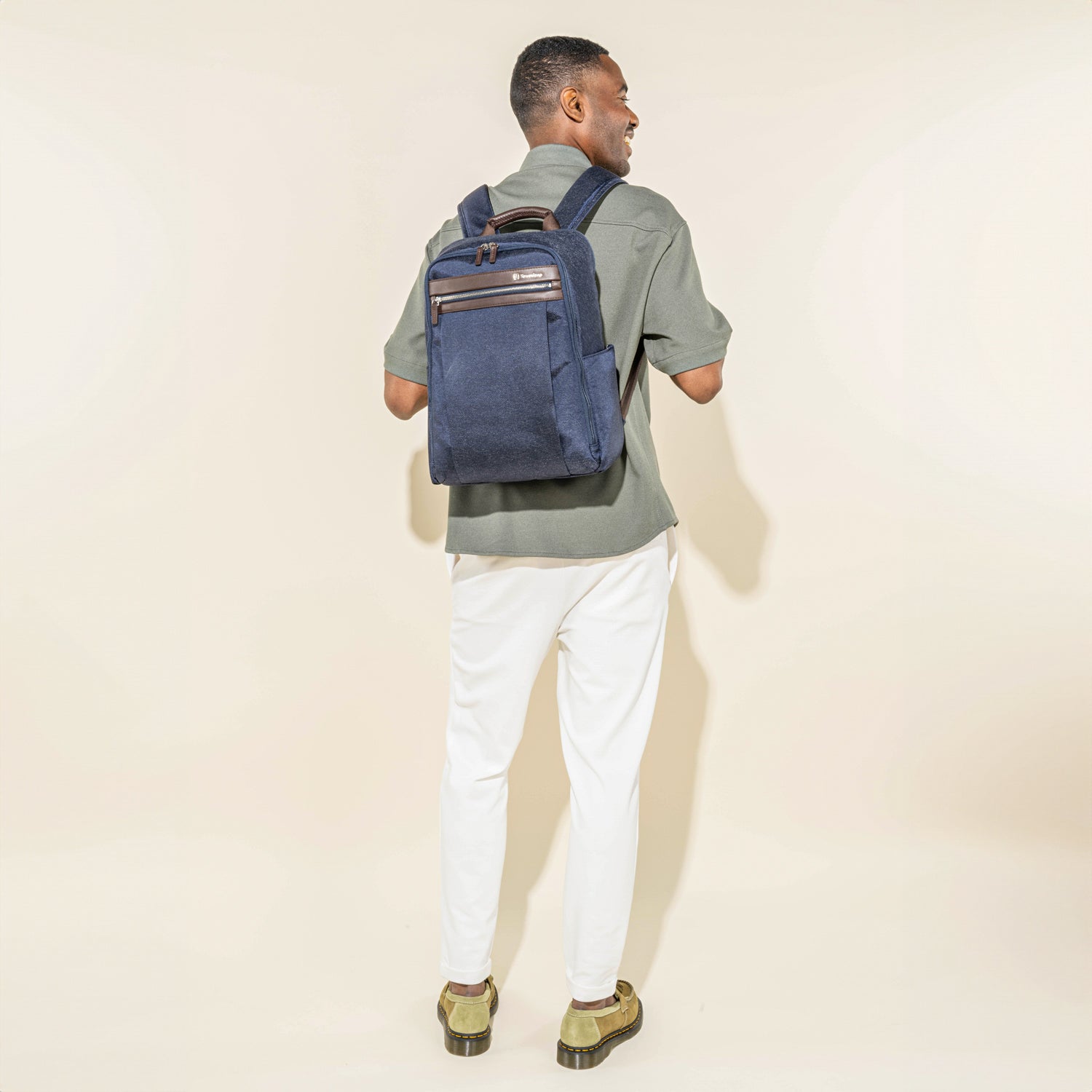 travelpro-platinum-elite-slim-laptop-backpack-16l image 4